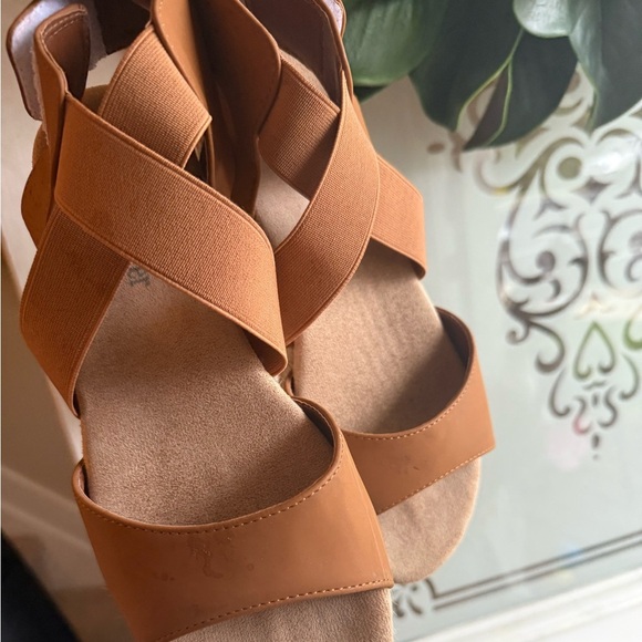 Women's Tan Sandals with mini wedge - Picture 1 of 8